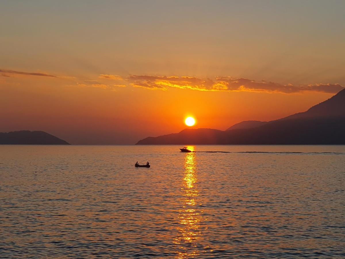Bangalo Com Vista Para O Mar No Condominio Yacamim Ilhabela Praia Do Curral Dış mekan fotoğraf